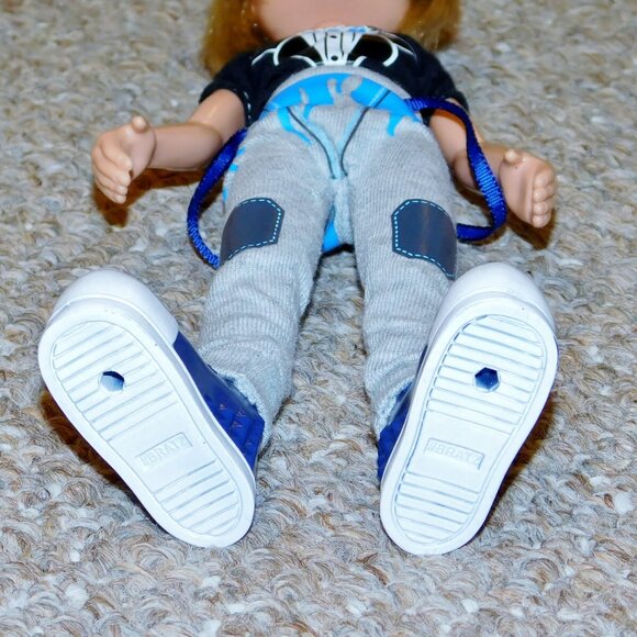 2015 MGA Bratz 10" Metallic Madness Cameron Doll with Some Accessories - Picture 7 of 7